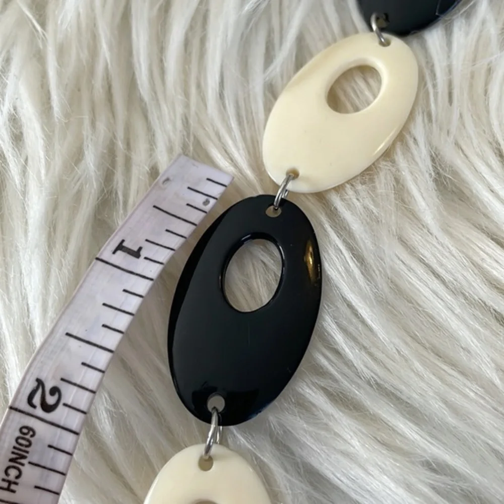Black and white yin & Yang play dress up statement round beads plastic necklace - Picture 14 of 17